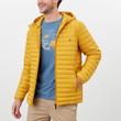 Tom Joule Snug antik gold sárga, vízálló, steppelt férfi kabát Tom Joule Snug antik gold sárga, vízálló, steppelt férfi kabát