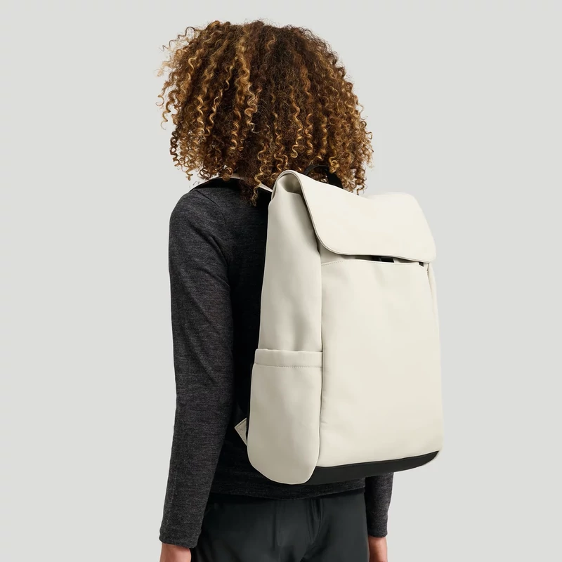 TÁSKÁK, HÁTIZSÁKOK